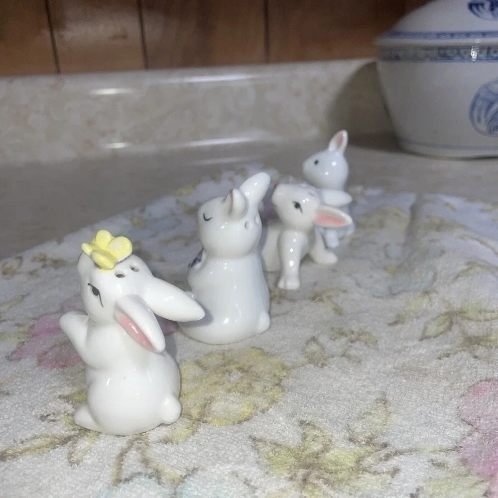Two Pairs‎ Of Easter Bunny Salt And Pepper Shakers